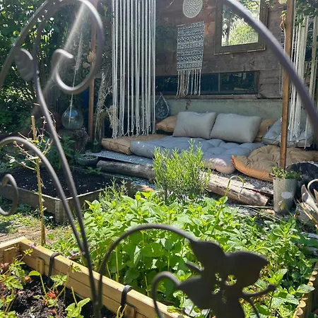 Dans Maison A La Campagne